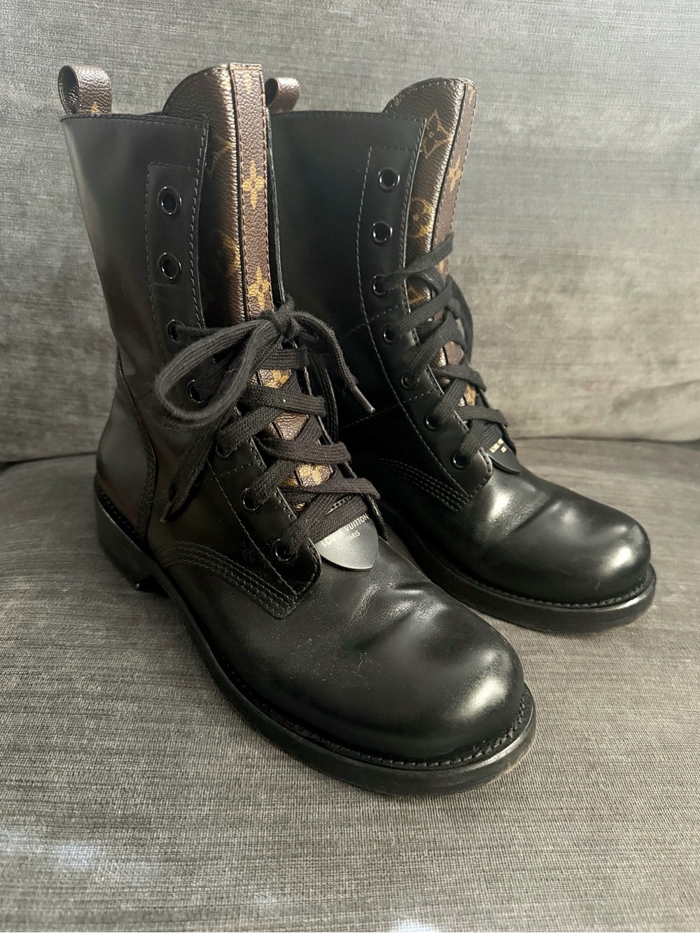 Louis Vuitton Metropolis Flat Ranger